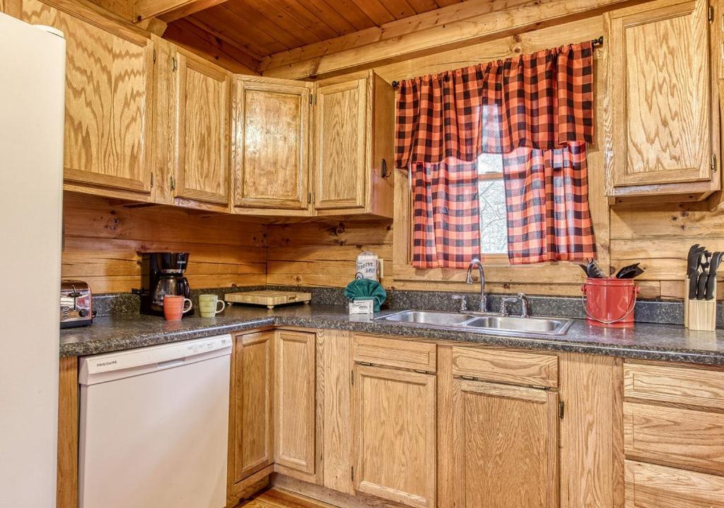 Bucky'S Bungalow, Hot Tub, 1089 Of Free Attraction Tickets For Each Paid Day, Dollywood And More! Gatlinburg Ngoại thất bức ảnh